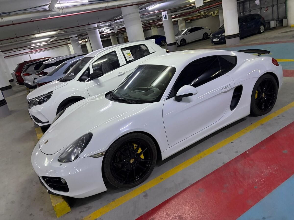 Porsche Cayman in Dubai underground parking